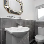 Temple By Alt-stay Contractor - 4 Bed Contractor With Parking, Wi-fi & Full Kitchen - Ideal For Long Nyaraló *