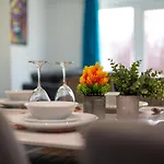 Nyaraló Temple By Alt-stay Contractor - 4 Bed Contractor With Parking, Wi-fi & Full Kitchen - Ideal For Long Leeds