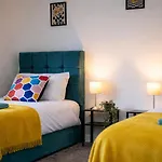 Temple By Alt-stay Contractor - 4 Bed Contractor With Parking, Wi-fi & Full Kitchen - Ideal For Long 度假居 利兹