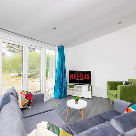 Holiday home 4 Bed 2 Bath - Temple House By Alt-Stay Accommodation - 4 Bed 2 Bath - Ideal For Contractors & Remote Workers - Long Stays Welcome *