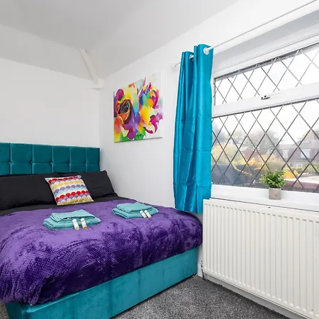Holiday home 4 Bed 2 Bath - Temple House By Alt-Stay Accommodation - 4 Bed 2 Bath - Ideal For Contractors & Remote Workers - Long Stays Welcome Leeds (West Yorkshire)