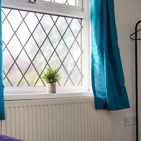 Holiday home 4 Bed 2 Bath - Temple House By Alt-Stay Accommodation - 4 Bed 2 Bath - Ideal For Contractors & Remote Workers - Long Stays Welcome Leeds (West Yorkshire)