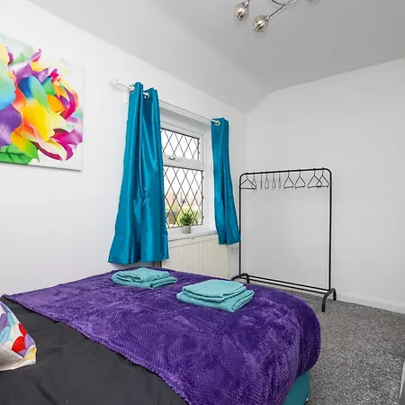 Alt-stay Temple Newsam - Free Parking & Fast Fibre Wi-fi - Ground Floor Bathroom & Master En-suite - Ideal For Contractors & Long