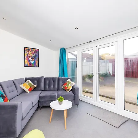 Temple By Alt-stay - 4 Bed 2 Bath House - Parking, Wifi & Smart Tv - Contractors & Relocations - Weekly & Monthly Rates - Rates Direct, Search Alt-stay * Leeds (West Yorkshire)