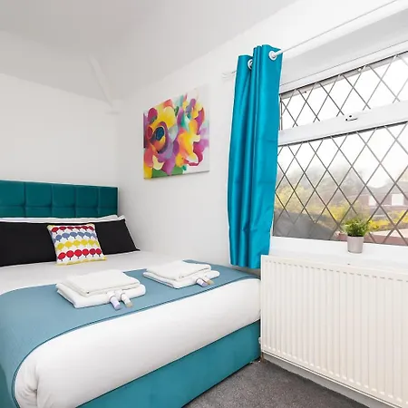 Alt-stay Temple Newsam - Free Parking & Fast Fibre Wi-fi - Ground Floor Bathroom & Master En-suite - Ideal For Contractors & Long