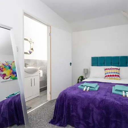Temple By Alt-stay Contractor - 4 Bed Contractor With Parking, Wi-fi & Full Kitchen - Ideal For Long Leeds