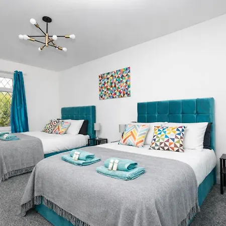 Temple By Alt-stay Contractor - 4 Bed Contractor With Parking, Wi-fi & Full Kitchen - Ideal For Long * Leeds