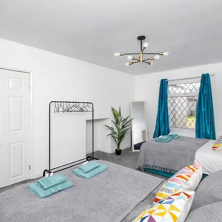 Temple By Alt-Stay Contractor Accommodation - 4 Bed Contractor Home With Parking, Wi-Fi & Full Kitchen - Ideal For Long Stays Hébergement de vacances *