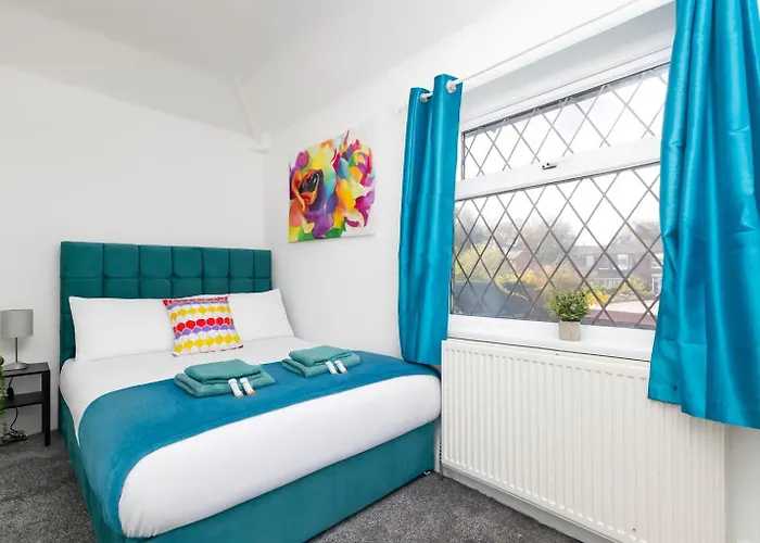 Temple By Alt-Stay Contractor Accommodation - 4 Bed Contractor Home With Parking, Wi-Fi & Full Kitchen - Ideal For Long Stays * Leeds (West Yorkshire)