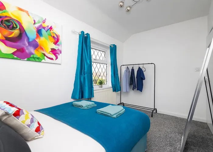 Temple By Alt-Stay Contractor Accommodation - 4 Bed Contractor Home With Parking, Wi-Fi & Full Kitchen - Ideal For Long Stays *