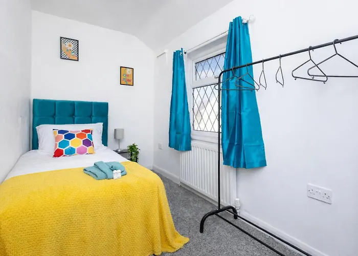 Temple By Alt-Stay Contractor Accommodation - 4 Bed Contractor Home With Parking, Wi-Fi & Full Kitchen - Ideal For Long Stays * リーズ