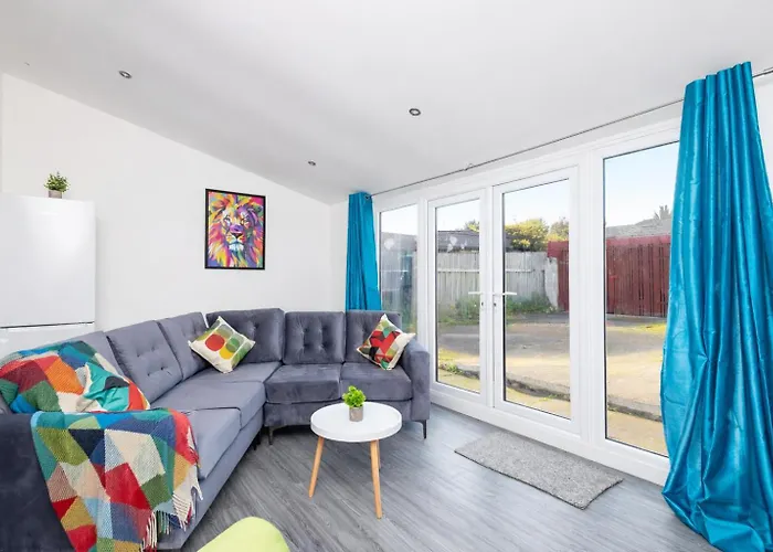 Temple By Alt-Stay Contractor Accommodation - 4 Bed Contractor Home With Parking, Wi-Fi & Full Kitchen - Ideal For Long Stays Semesterbostad Leeds (West Yorkshire)