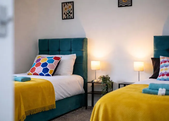 Temple By Alt-Stay Contractor Accommodation - 4 Bed Contractor Home With Parking, Wi-Fi & Full Kitchen - Ideal For Long Stays Semesterbostad Leeds (West Yorkshire)