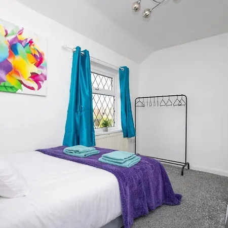 度假居 Temple By Alt-Stay Contractor Accommodation - 4 Bed Contractor Home With Parking, Wi-Fi & Full Kitchen - Ideal For Long Stays 利兹