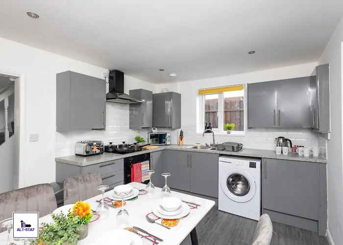 Temple By Alt-Stay Contractor Accommodation - 4 Bed Contractor Home With Parking, Wi-Fi & Full Kitchen - Ideal For Long Stays * 利兹