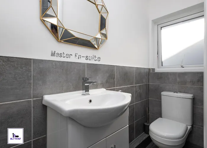 Temple By Alt-Stay Contractor Accommodation - 4 Bed Contractor Home With Parking, Wi-Fi & Full Kitchen - Ideal For Long Stays 度假居 *