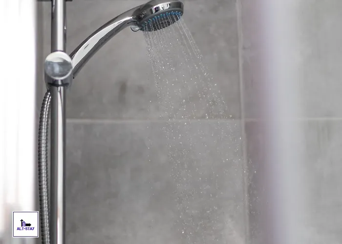 Temple By Alt-Stay Contractor Accommodation - 4 Bed Contractor Home With Parking, Wi-Fi & Full Kitchen - Ideal For Long Stays 利兹