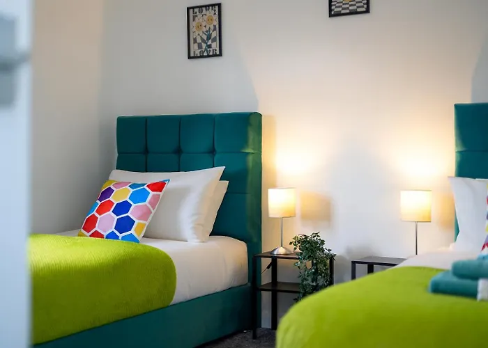 Temple By Alt-Stay Contractor Accommodation - 4 Bed Contractor Home With Parking, Wi-Fi & Full Kitchen - Ideal For Long Stays *