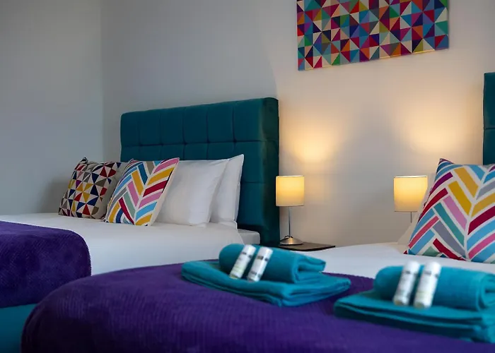 Temple By Alt-Stay Contractor Accommodation - 4 Bed Contractor Home With Parking, Wi-Fi & Full Kitchen - Ideal For Long Stays 利兹