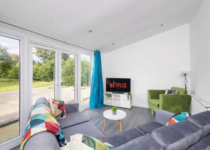 Temple By Alt-Stay Contractor Accommodation - 4 Bed Contractor Home With Parking, Wi-Fi & Full Kitchen - Ideal For Long Stays