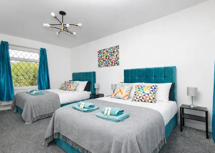 Temple By Alt-Stay Contractor Accommodation - 4 Bed Contractor Home With Parking, Wi-Fi & Full Kitchen - Ideal For Long Stays * 利兹